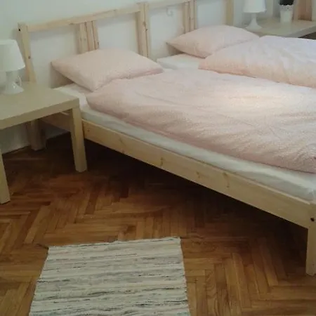 Center - Jana Pawla Varšava