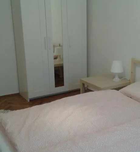 Center - Jana Pawla Varsó