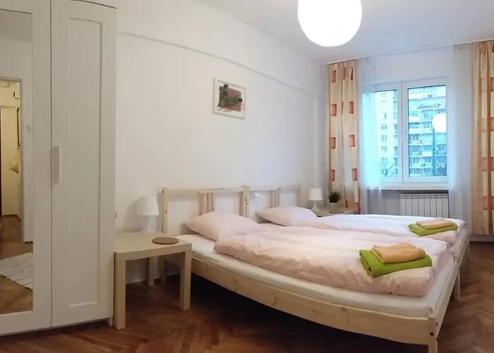 Center - Jana Pawla Varsó